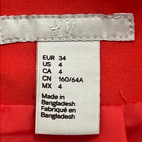 H&M Women's Red Mini Skirt Back Slit Size 4 - Picture 3 of 4